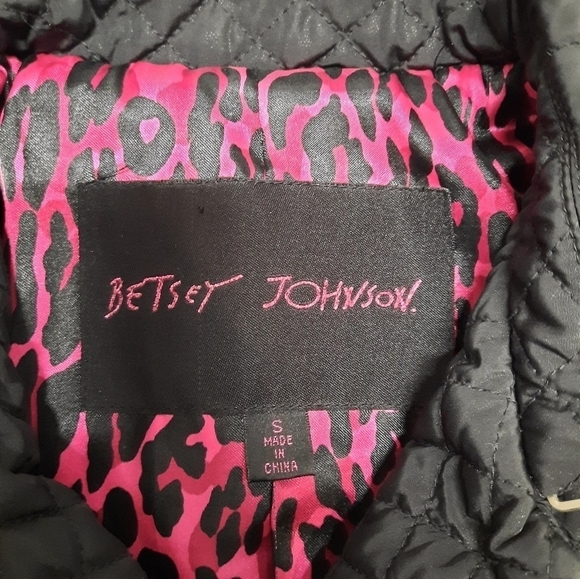 Betsey Johnson Womens Quilted Jacket Black Back Bow Pink Camo Lining Small - Picture 6 of 8